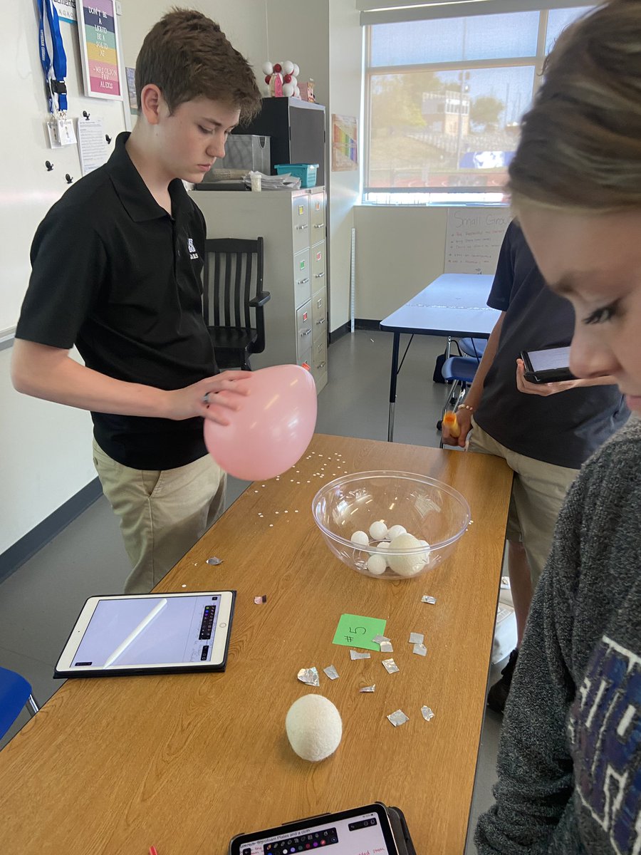 cougarchem's tweet photo. You can’t talk about electrons without having a little fun with static electricity! #exploration https://t.co/FlrQZmXMPh