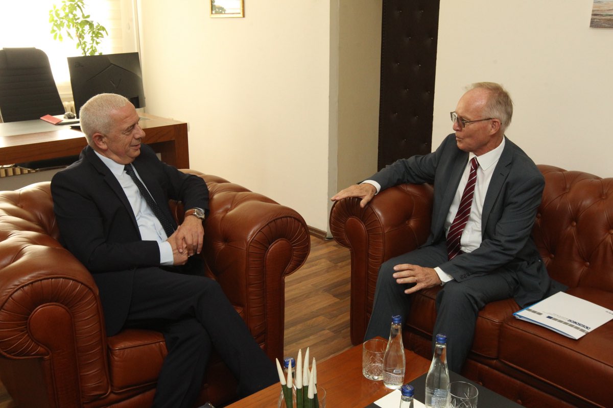 OSCE_Serbia's tweet image. Amb. @jbraathu and Bujanovac Mayor Nagip Arifi discussed employment opportunities based on #7PP provisions, incl. diploma recognition, integration in administration, Republican institutions at local level which @OSCE_Serbia supports: health, judiciary, cadastre service, police.