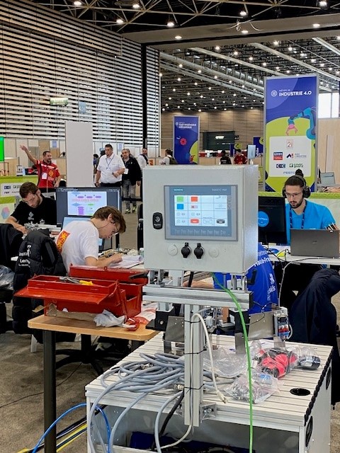 En direct des @WorldSkillsFR, catégorie « contrôle industriel » ! Fiers d'accompagner cet événement en sponsorisant la compétition nationale des métiers et en particulier cette catégorie. Qui repartira vainqueur de la catégorie ? 🏆 #worldskills #worldskillsfrance #compétition