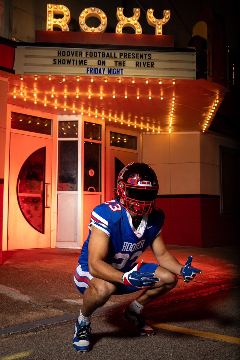 HHHuskiesFB's tweet photo. “IT’S SHOWTIME” 

#TheRiver  #GoHuskies #60Years 
🍿🎬🏈 https://t.co/2Kmdf4DonB