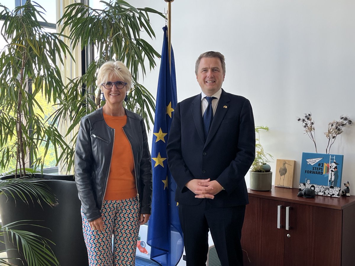 EIGE welcomed today @JamesBrowneTD, the Irish Minister of State at the Department of Justice. EIGE Director @CarlienScheele and her team discussed Ireland's gender equality ambitions, and ways to support the upcoming EU Presidency in 2026!