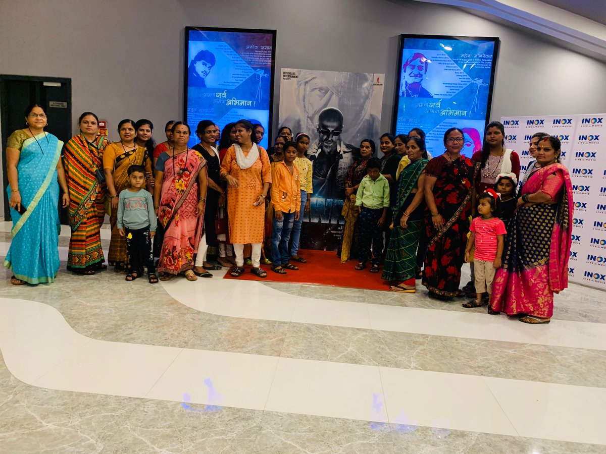SRKUniverse's tweet photo. JAWAN special screening for 50 ladies and kids of bachat gut #Jalgaon ❤️🔥

@iamsrk @RedChilliesEnt @Atlee_dir 

#Jawan #ShahRukhKhan https://t.co/HzYLciuG68