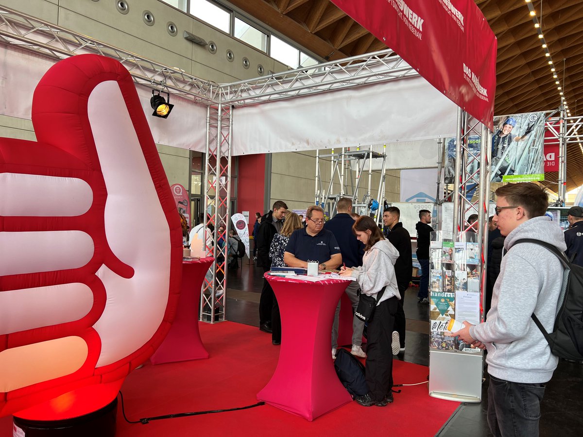 Heute startet die zweitägige JobFactory in der HanseMesse Rostock. Das Handwerk ist wieder mit einem breiten  Angebot an Ausbildungchancen und Praktikamöglichkeiten dabei. Bei Mitmachaktionen können eigene Fertigkeiten getestet werden. Los gehts. bit.ly/3EBNyQS