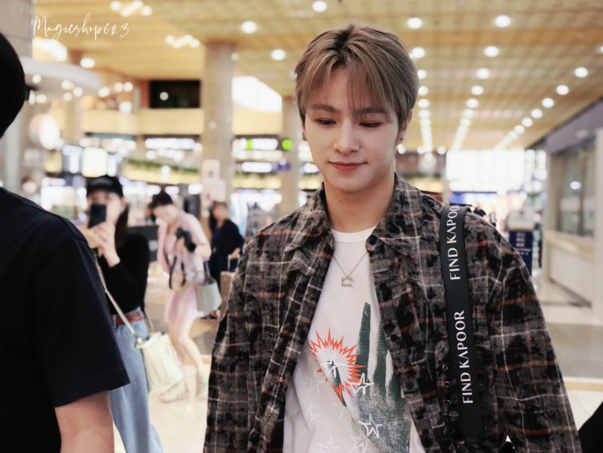 3llinChang's tweet photo. 20230915 레비 출국✈️💛
토쿄 팬사 파이팅🤍✨
#왕즈하오 #WANGZIHAO #王子浩 #ズハオ #레비 #LEV #レビ #LEVTIME https://t.co/nMtAlsH86n