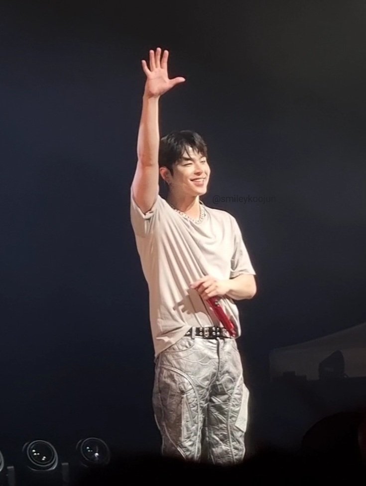 당신의 미소는 내 영혼을 치유합니다♡
#iKONIC과_iKON_8주년_우리의PANORAMA