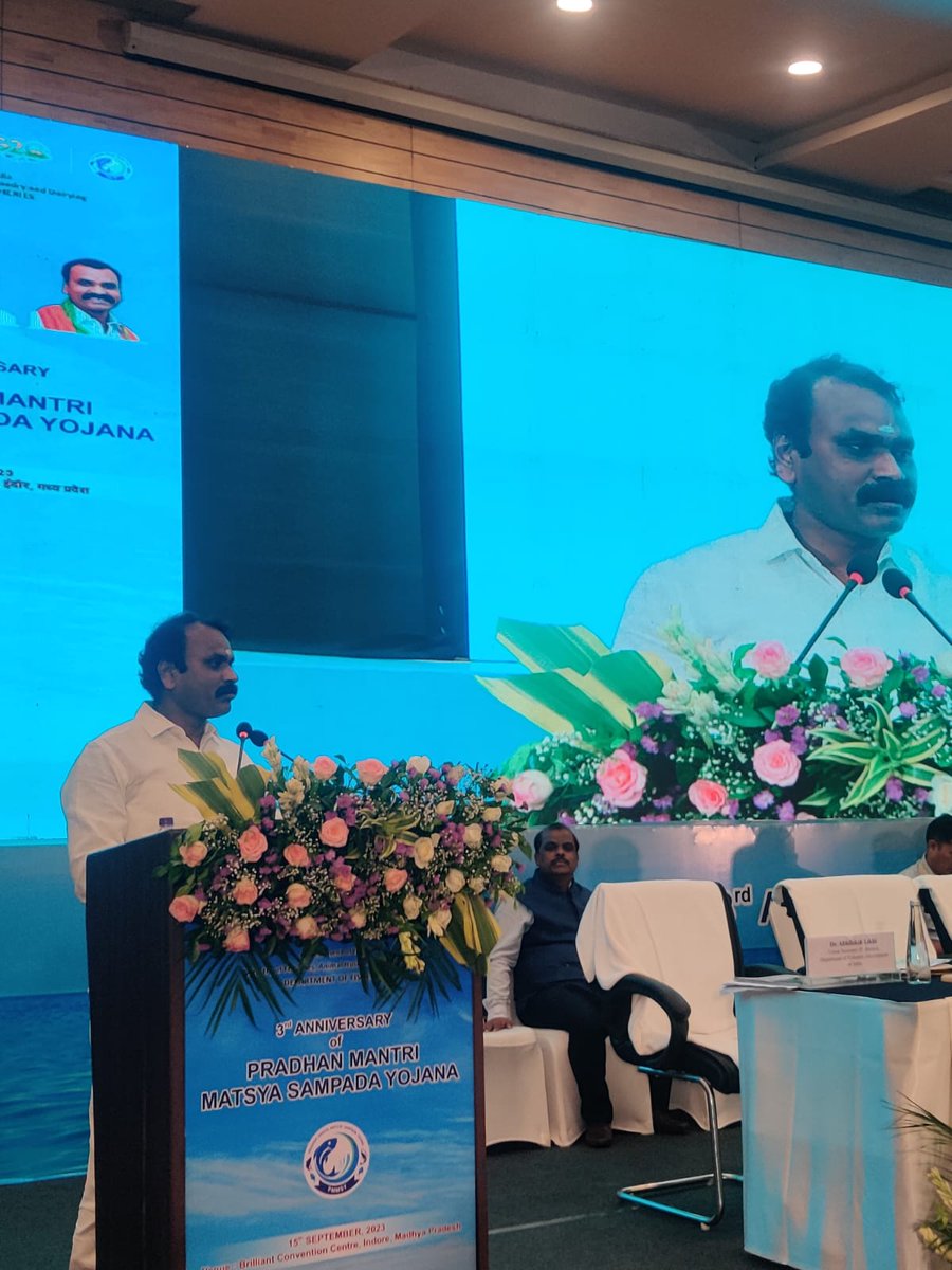 FisheriesGoI's tweet photo. Dr. L. Murugan, Hon’ble Minister of State addressed the gathering at Indore on the occasion of 3rd Anniversary of PMMSY. #3YearsofPMMSY #PMMSY https://t.co/rVPbAUr7g0