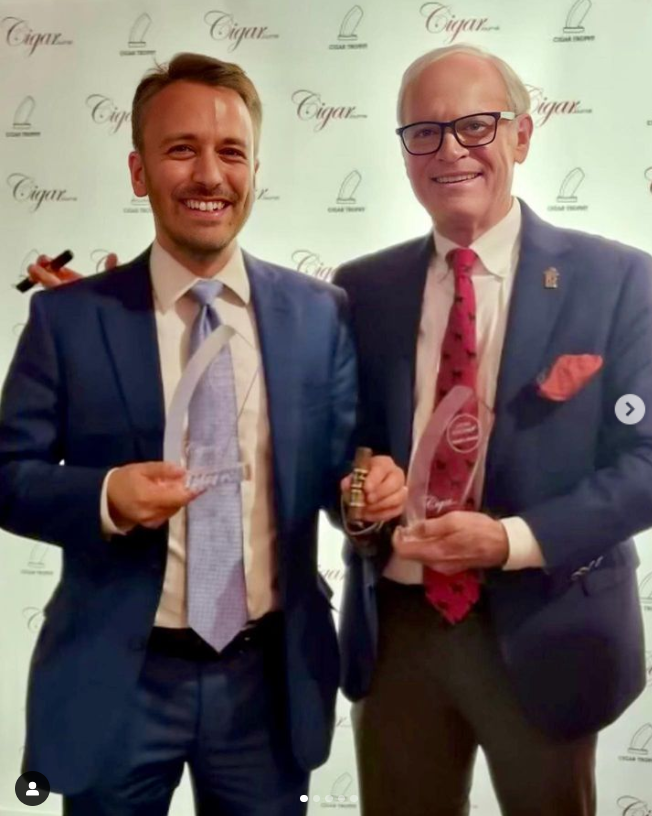 CasaTabaco's tweet photo. 🌝 Anoche se entregaron los #CigarTrophy 2023 en una gala que reunió a los mejores fabricantes de cigarros premium del mundo 🔝.

Desde LCT, nos llega de orgullo 😊 representar en España a cinco de las ganadoras. ¡Enhorabuena 👏🏼👏🏼👏🏼🥳🥳🥳 GRANDES 🙌!

And the Oscar goes to... https://t.co/0HnoWmesxu