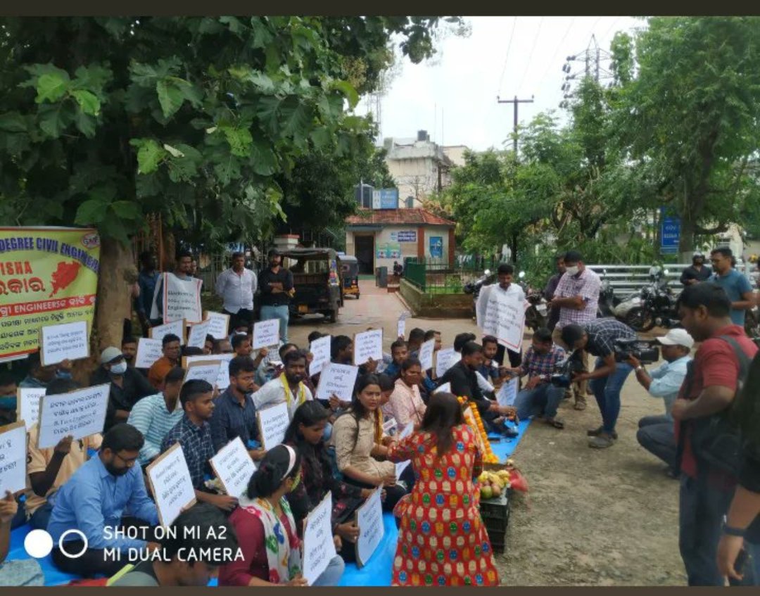 BDas18's tweet photo. #EngineersDay #opscAEE #mass_strike This issues should be taken care on a high priority and resolve it #Immediately https://t.co/JOCaBsOAun
