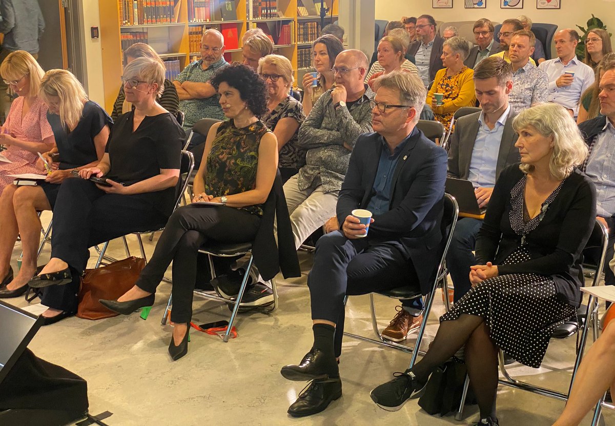 termcat's tweet photo. 🔴 Hem presentat el model català a Noruega en la jornada de llançament del Termportalen, el nou portal noruec de terminologia 👇

https://t.co/iMob18EIMj https://t.co/LOOP0pmPPX