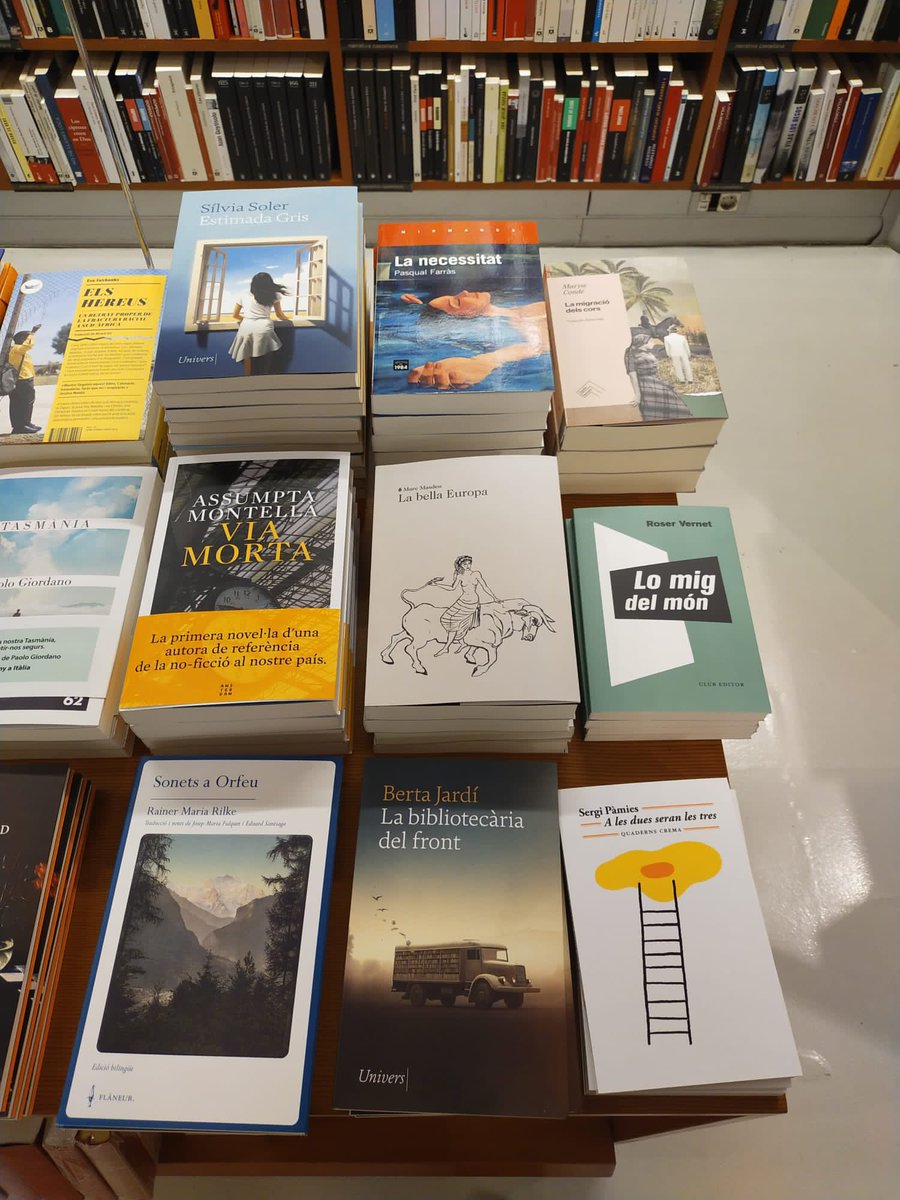 LaBreuEdicions's tweet photo. #LabellaEuropa de #MarcMasdeu a l'aparador de novetats de @laietana https://t.co/4zYseYjq4B