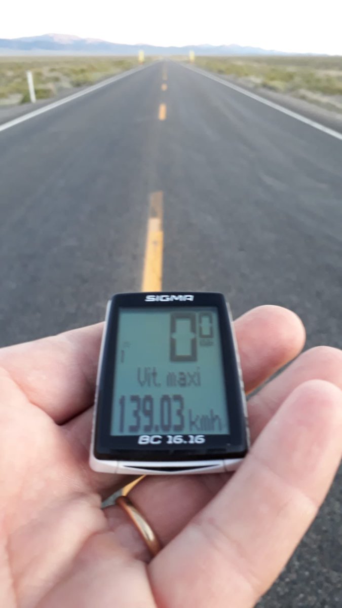 FrancoisPervis's tweet photo. New Record ! 🇪🇺
Ça ne devait être qu’un run « d’entraînement » et finalement le vent est tombé au dernier moment. 
Petite boulette de ma part : j’ai confondu le panneau du début du chrono avec celui du finish. Je n’ai donc pas pédalé sur la zone chrono 🤦🏻‍♂️
Demain on passe les 140! https://t.co/0rxxS6MNUs