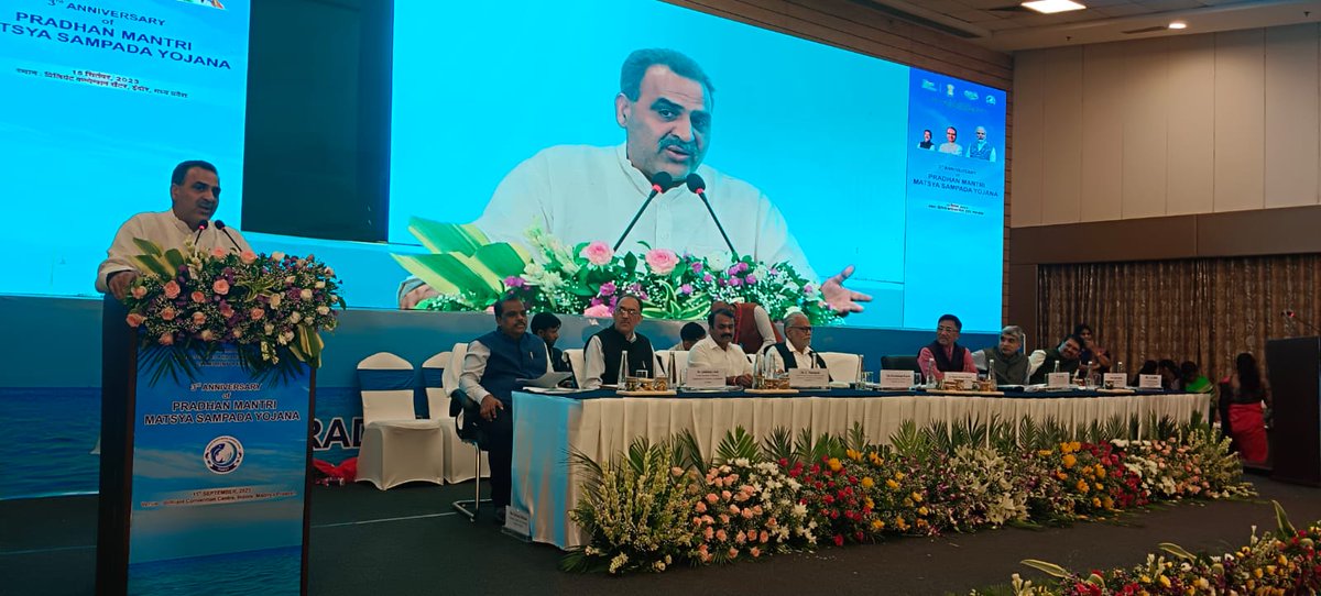 FisheriesGoI's tweet photo. On the occasion of 3rd Anniversary of PMMSY, Dr. Sanjeev Kumar Balyan, Hon'ble Minister of State addressed the gathering at Indore. #3YearsofPMMSY #PMMSY https://t.co/EsfZ3iablW
