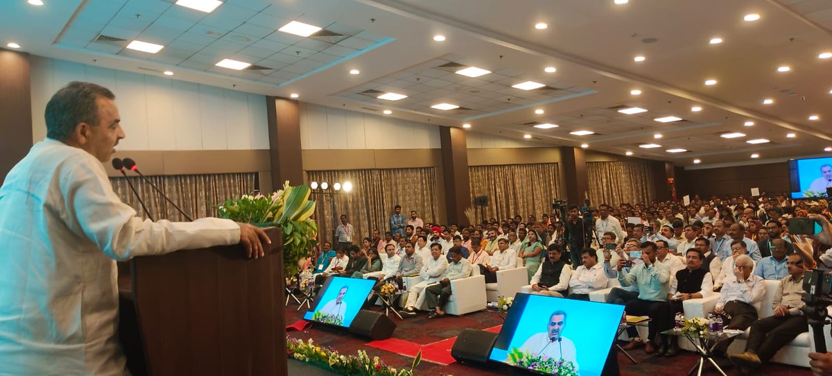 FisheriesGoI's tweet photo. On the occasion of 3rd Anniversary of PMMSY, Dr. Sanjeev Kumar Balyan, Hon'ble Minister of State addressed the gathering at Indore. #3YearsofPMMSY #PMMSY https://t.co/EsfZ3iablW
