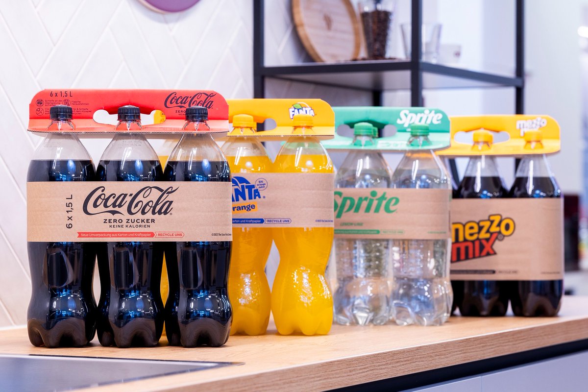 dssmithgroup's tweet photo. Our DS Smith Lift Up is designed to reduce the impact on the environment and catch the eye of consumers in supermarkets.

We are proud to have collaborated with Coca-Cola HBC &amp; Krones to remove around 200 tonnes of plastic each year in Austria. https://t.co/uyfdDXc10a https://t.co/5QI3pTd0Xq