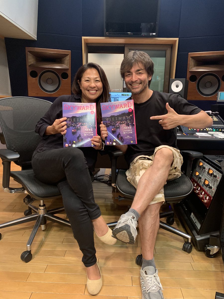 tobyasmusiq's tweet photo. Ran into #南麻布 Recording for  #JALSpecial #MalamaHawaii #ARelaxingHoliday #COMINGSOON❣️#WorldHitTracks #WHT #14ch #presenter #KenAyugai #鮎貝健 #洋楽 #機内オーディオ #audio #bilingual #バイリンガル  #JAL #International #国際線 #SKYWARD #September  #haveapleasantflight ✨🎙🎧✈️ https://t.co/pBIv7RZVxI