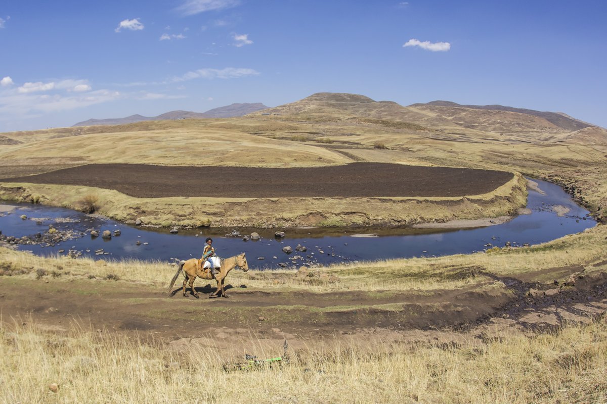 LesothoSky's tweet photo. 💚 LOVE Lesotho Sky Photo Series 5/6 📸 🇱🇸☀️

Through riding the Lesotho Sky event, you will gain a new perspective of Africa's Kingdom in the Sky. Be prepared for the experience of a lifetime! Next dates: 7 - 12 October 2024. #lstwitter https://t.co/aqe9Hp0S95