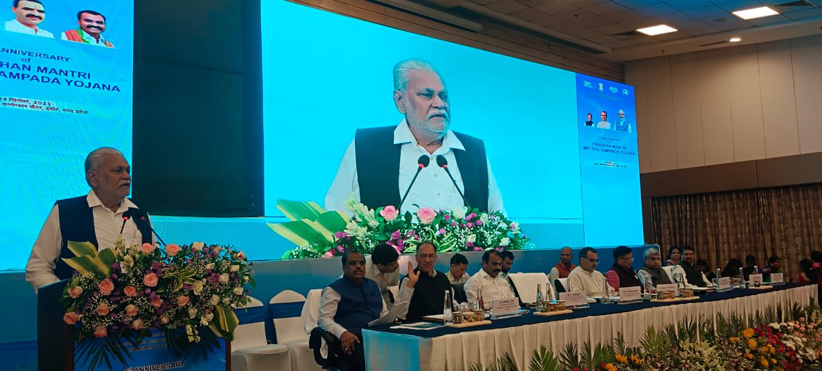 FisheriesGoI's tweet photo. Shri Parshottam Rupala, Hon’ble Union Minister addressed fishers and stakeholders on the occasion of 3rd Anniversary of PMMSY at Indore. #3YearsofPMMSY #PMMSY https://t.co/PDnwoZGkdI