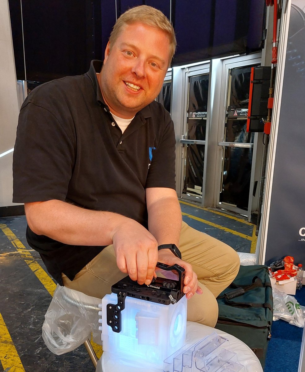 Today is the day! Stop by at ALL!!!  Chrosziel equipped IBC stands: Angenieux 12.F30 (EZ.3 Zoom), Canon 11.C41 (Flex Servo), Dreamchip 10.A43 (Atom Cage), Fujinon 12.B20 (Premista Servo), Sony 13 (Burano and FR7 accessories) and us 12.A42.

New gear: hubs.ly/Q022mf000