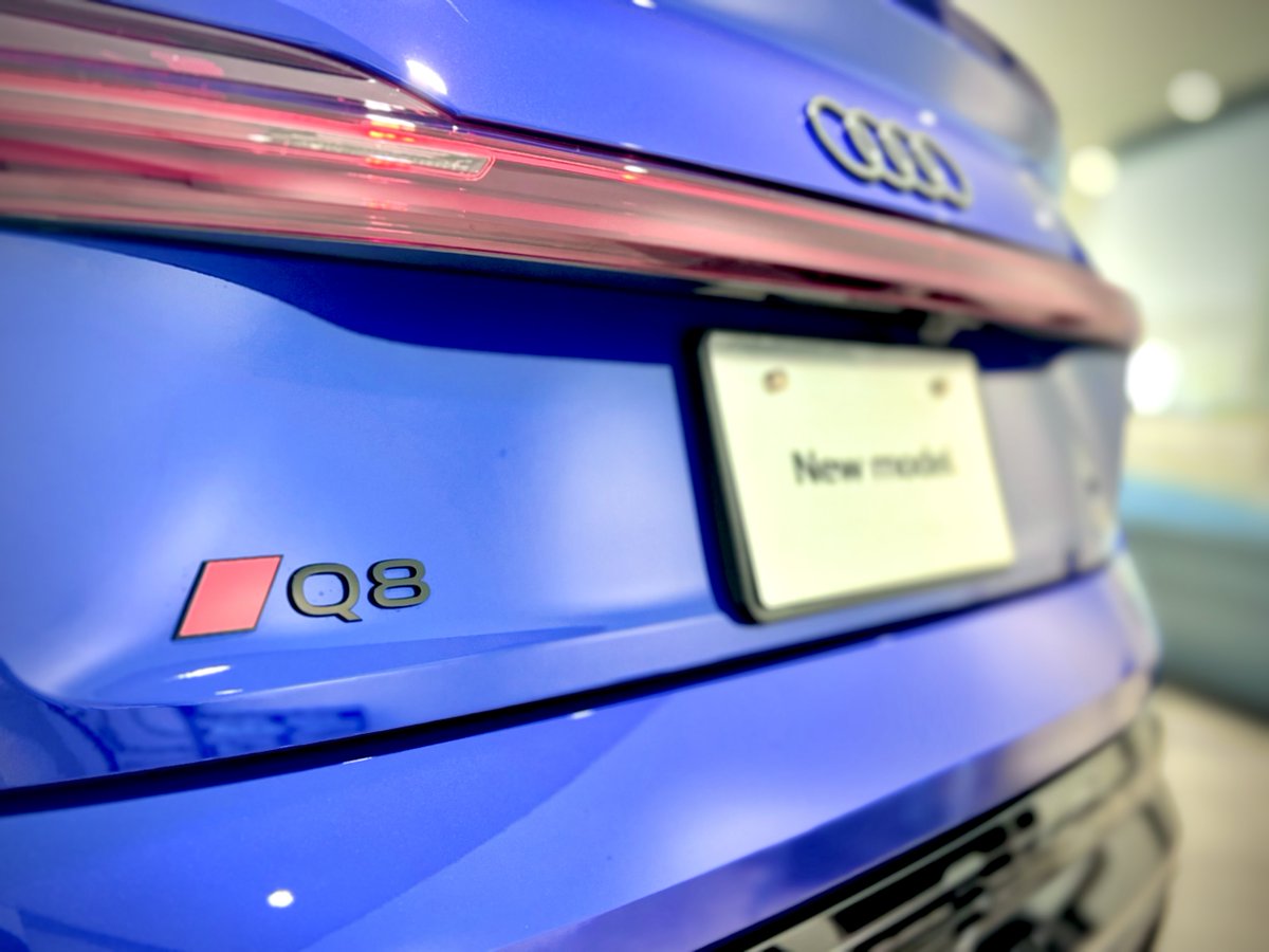 AudiEdogawa's tweet photo. Audi Q8 Sportback e-tron Debut✨

今週末、待望のAudi Q8 e-tronがお披露目となります🌷

新世代のデザインと調和するクーペの流麗なフォルムを
是非ショールームにてご体感ください！

皆様のお越しをスタッフ一同、心よりお待ちしております😊

#audi江戸川 #audiq8etronsportback #audiq8etron https://t.co/R5CM1xBUxV