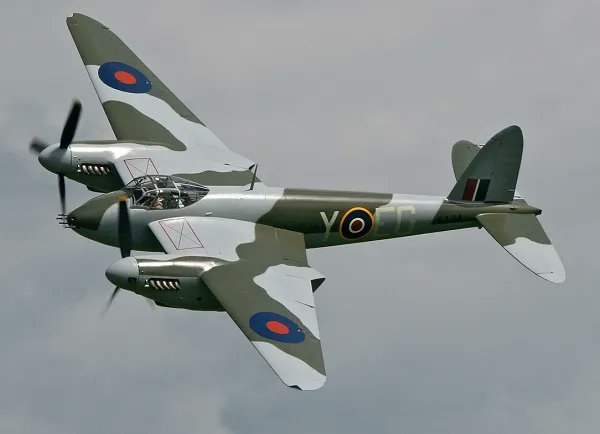 FakeErick's tweet photo. @kenzietuff de Havilland Mosquito https://t.co/E7MqXUgSLZ
