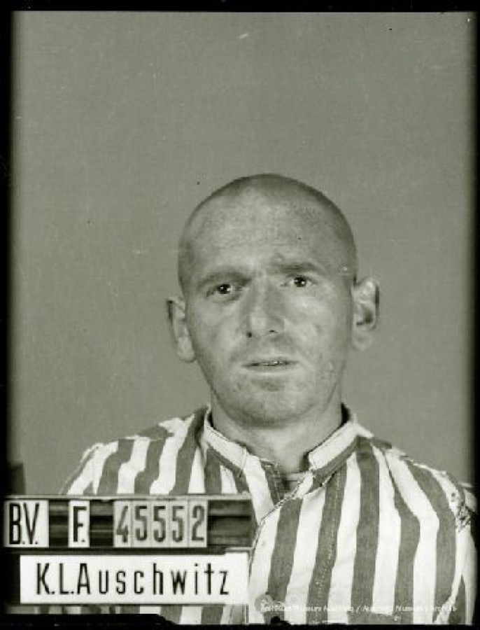 AuschwitzMuseum's tweet photo. 15 September 1904 | A Frenchman, Maurice Foubert, was born in Gisors. A radiotechnician.

In #Auschwitz from 8 July 1942.
No. 45552 
He perished in the camp on 18 September 1942. 
https://t.co/CBQoZ4iG46 https://t.co/x6jZ1APojJ
