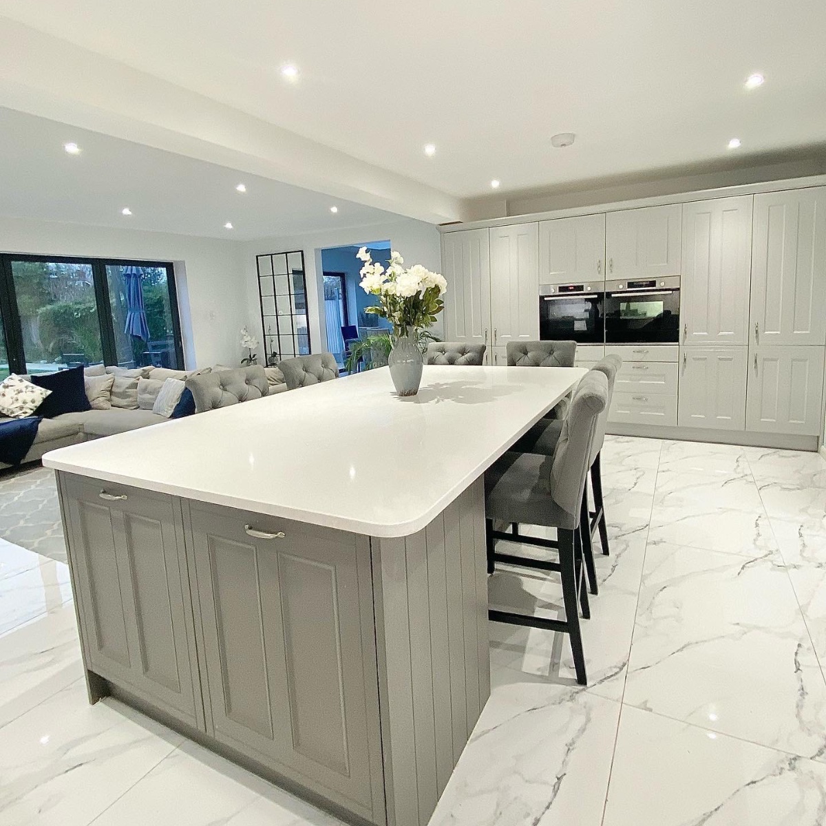 WrenKitchens's tweet photo. Effortlessly chic is exactly what this #wrenovator has achieved with our Country Ermine range.
πΈ: chis_chat_home
- Infinity Plus Country Ermine in Northumberland Matt and Pebble Grey Matt
- Quartz in Michelangelo White #wrenkitchens #wrenovation #greykitchen https://t.co/LQbZKQStNQ