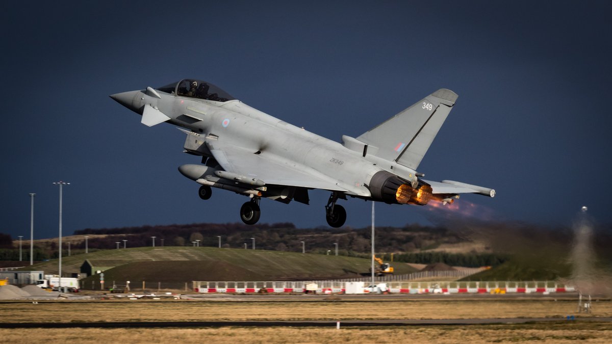 RoyalAirForce's tweet image. 2023 marks the 83rd anniversary of the Battle of Britain, a key moment in WWII when the RAF defended the UK against relentless enemy airstrikes.

The RAF remains a firm symbol of the UK's defence capabilities, with QRA operations.

Read more 👉ow.ly/WX6850PLaSc