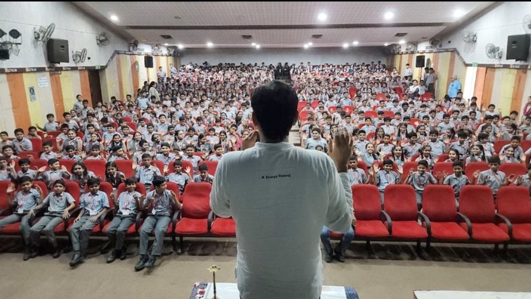 DrChetanSolanki's tweet image. 🚌☀️ An electrifying day at Jeevan Bharti Mandal School, Surat! 🙌 Thanks for the warm welcome and the incredible enthusiasm for the Solar Bus. Stay tuned for clips of the 'solar madness' soon! Grateful for your support in the journey of #ClimateCorrection. Let's unite for