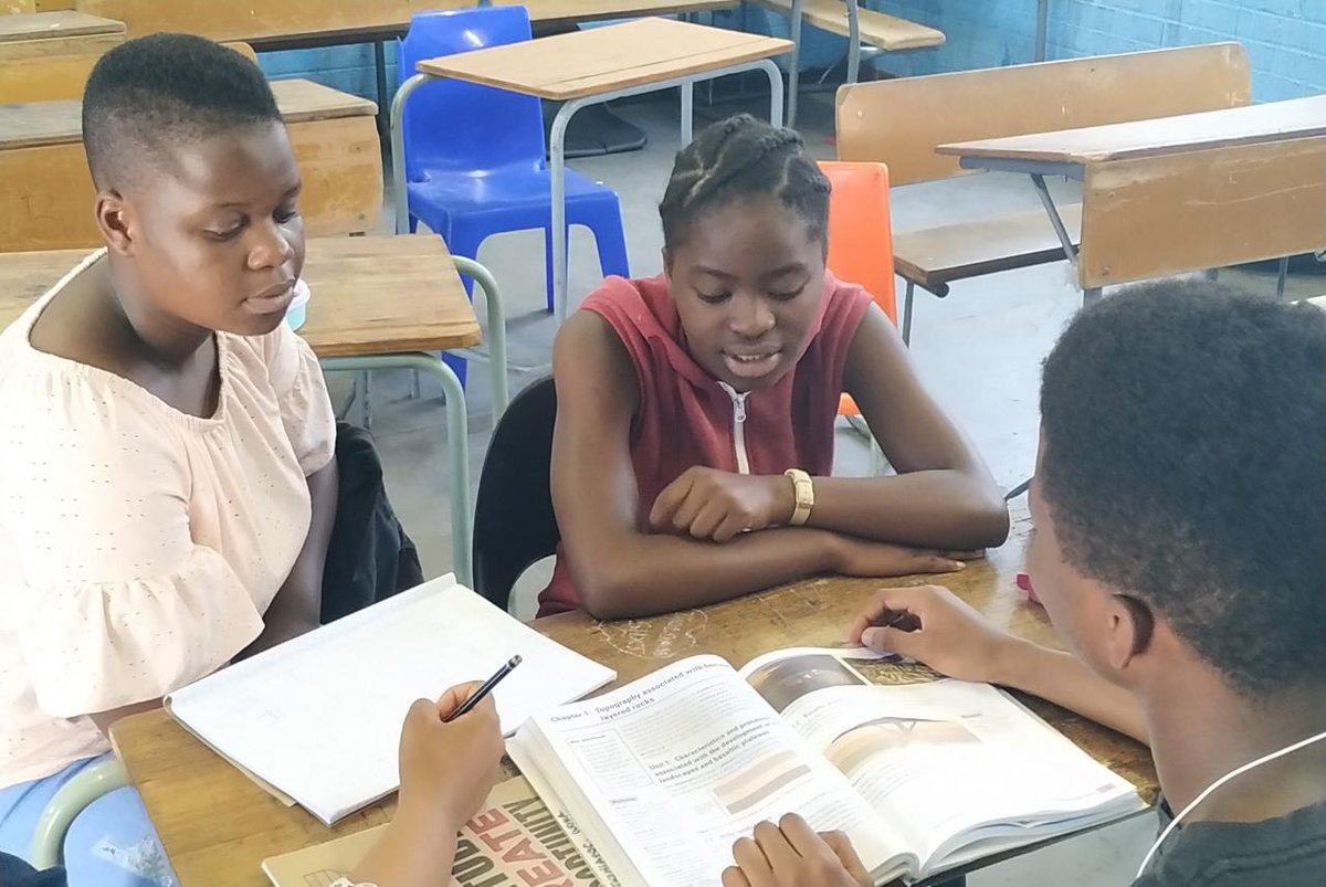 QalisaFoundatio's tweet photo. We strongly believe in the spirit of each one; teach one in facilitating our after school tutoring programme.

Our programme provide learners with an environment that is conducive for learning through the provision of learning materials, food and a safe space to think and work. https://t.co/HZSev8lMVN