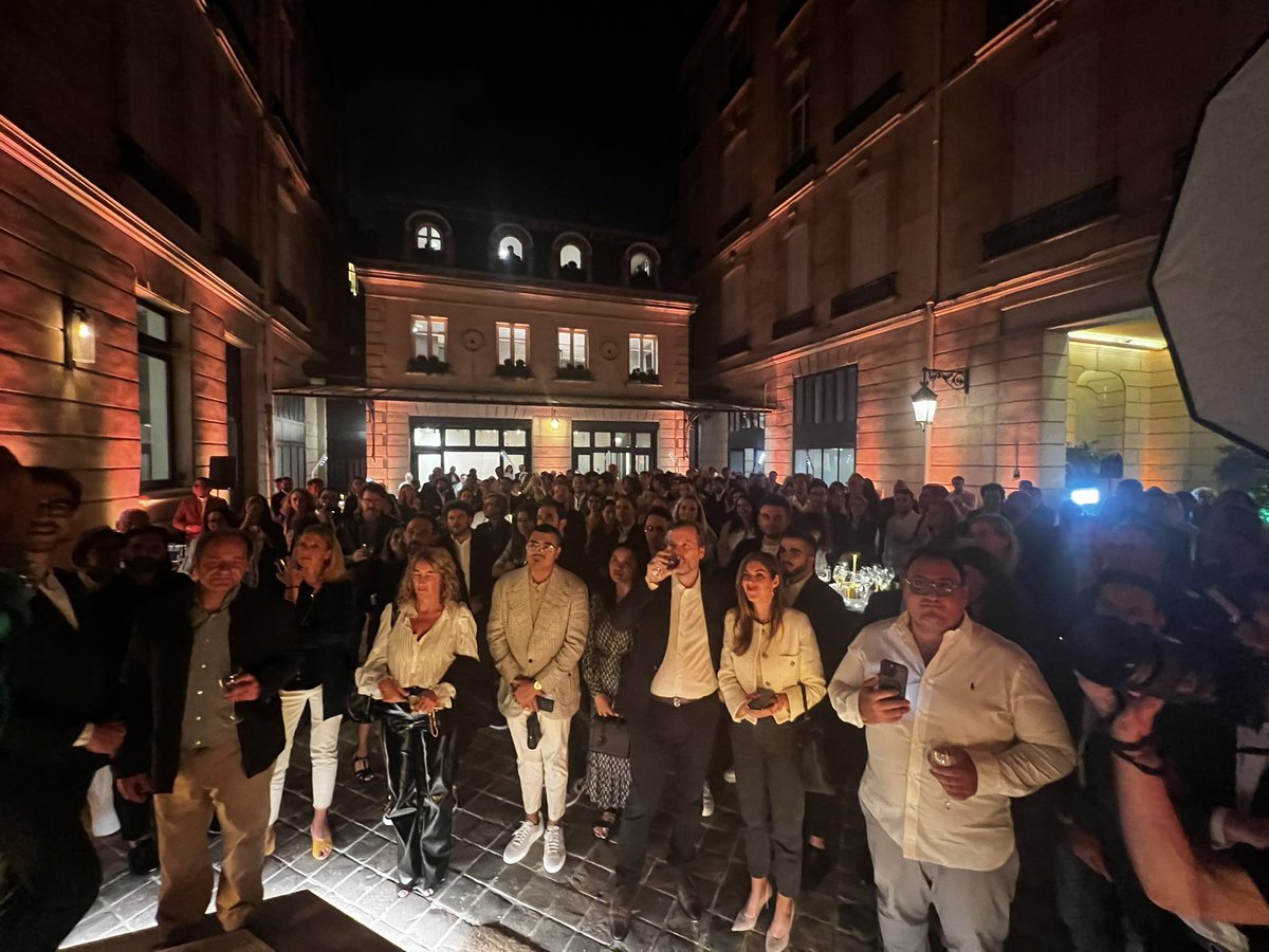 Aux très nombreux clients, journalistes, partenaires, copains, conjoint(e)s qui sont venus faire la fête hier pour la crémaillère de <a href="/TheArcaneParis/">The Arcane</a> : merci ! La nuit a été longue (ou courte, c’est selon)