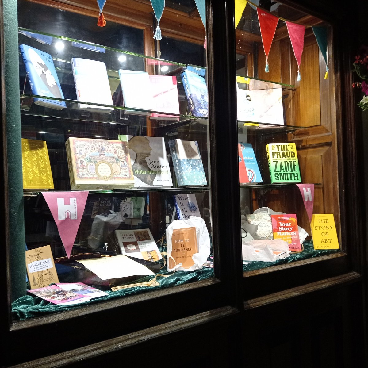 Bookwells's tweet photo. #CreativityUnwrapped is the theme of this year's @WinchesterHods @heritageopenday &amp; our colleague Jenny has created a wonderful window display. https://t.co/D3EotDPZ5f