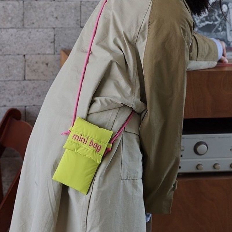 walerles's tweet photo. MN phone bag มี2สี เขียว ชมพู 290free shipping���🚀

จี๊ดตัวแม่ สีมันได้ กระเป๋าใส่โทรศัพท์ลายปัก สดใสเกินต้าน สายสะพายยาว สะพายแล้วไม่เต่อแน่นอน

#กระเป๋าผ้า #กระเป๋าสะพาย #กระเป๋าสวยๆ #กระเป๋าวินเทจ #กระเป๋าแฟชั้น #กระเป๋าน่ารักๆ #กระเป๋าผ้าแคนวาส #กระเป๋าถูกๆ #กระเป๋านักเรียน https://t.co/5dtWeBYOUe