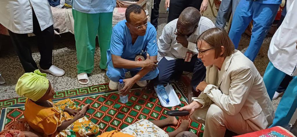 ICRCPresident's tweet photo. I am visiting Chad where hundreds of thousands are fleeing deadly violence in #Sudan. 

Many arrive with only the clothes they are wearing. Others are gravely injured or have lost contact with loved ones.

As the region suffers multiple crises generosity must prevail. https://t.co/k4mrSi6Xlj