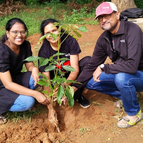 earthdayasia's tweet photo. A successful plantation drive with 100 saplings was organized by Earth Day Network-India in Bangalore for CSGI.
#TheCanopyProject #EarthDayEveryDay #ClimateChange https://t.co/9mFWv4eiS5