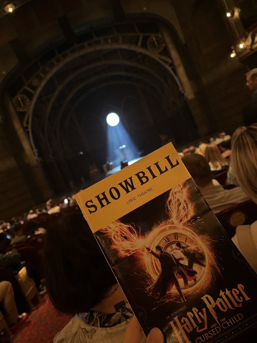 satoko31056's tweet photo. 【HarryPotter】
魔法の世界が本当にそのまま舞台で再現されてて信じられなかった、！
映画の中にいる＆アトラクションみたい、！
魔法がとにかく凄い、、、、 https://t.co/nGdLXybWyd