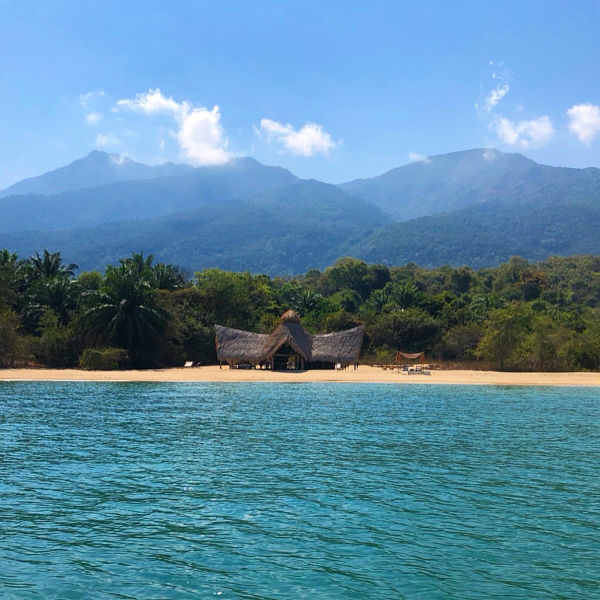 paultoursafari's tweet photo. Greystoke Mahale is situated on a sandy beach along the shores of Lake Tanganyika at the base of the Mahale Mountains in western Tanzania. 
This remote area is home to the world's largest known population of wild chimpanzees and Greystoke’s main attraction of chimpanzees https://t.co/ld1zqHnCmH