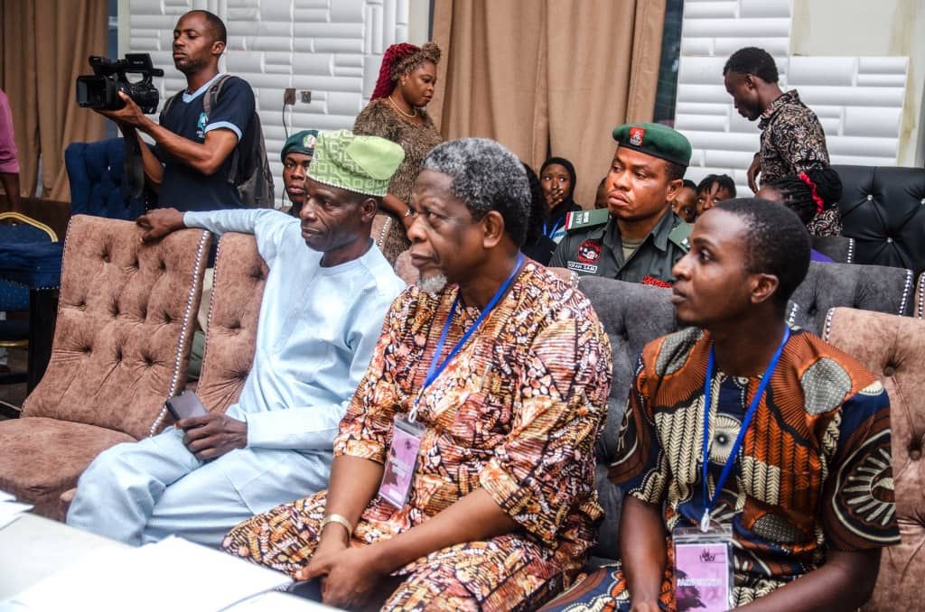 thisissegun's tweet photo. The Hon Commissioner for finance, Wale Akinterinwa was at dejavu hotel and suites yesterday, to support @Cb_0lusa on his journey to break Guiness world record
#GoDuke
#GuinessWorldRecords
#LongestSpeechMarathon
#FromWordsToWorldRecord https://t.co/rvVgIJ81Ih