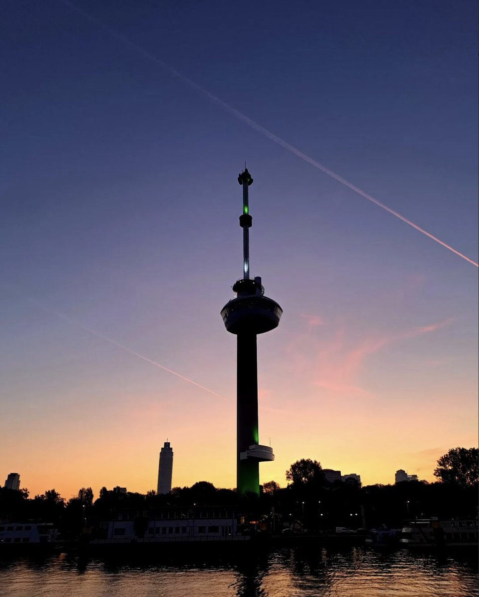 Vanochtend vroeg beloofde het al dat het een mooie dag zou worden.

Heb jij al leuke plannen voor vandaag?

📷 instagram.com/picturesbypeet…

#euromast #rotterdam #sunset #zonsopkomst #vrijdag