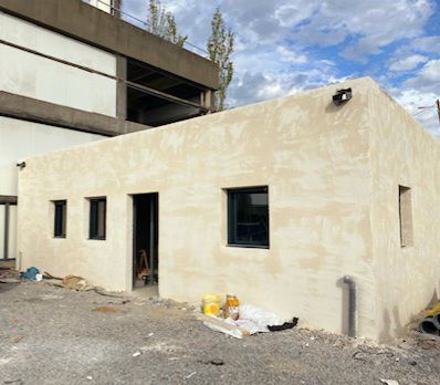 ReseauClauvae's tweet photo. #travaux 🚧 Le nouveau bâtiment de la chaufferie des Cézeaux devant accueillir les futurs locaux sociaux et le poste de conduite est sorti de terre ! 🏢
A l'intérieur de la chaufferie, les réseaux de distribution sont en cours de pose. 

#clermontferrand #réseaudechaleur https://t.co/5DqHj5CYho