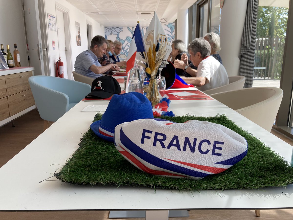 Sen_Bordeaux's tweet photo. Repas à thème Rudby🏈 https://t.co/OLVJ1ZZUSH