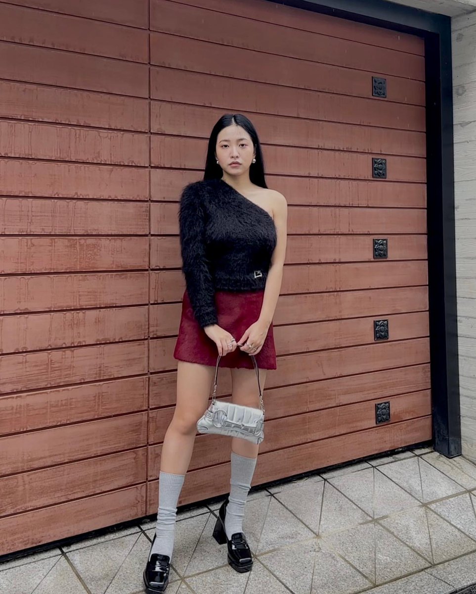 yeristgrm's tweet photo. [INSTAGRAM POST] - 3P

❤️‍🩹👼🏻🖤 @.gucci #Gucci #GucciHorsebitChain
https://t.co/MUiuHp4STy

@RVsmtown #RedVelvet #레드벨벳 #Yeri #예리 #TRF2022 
230915 · 16:20:41 KST https://t.co/3Xs0JE5NiZ