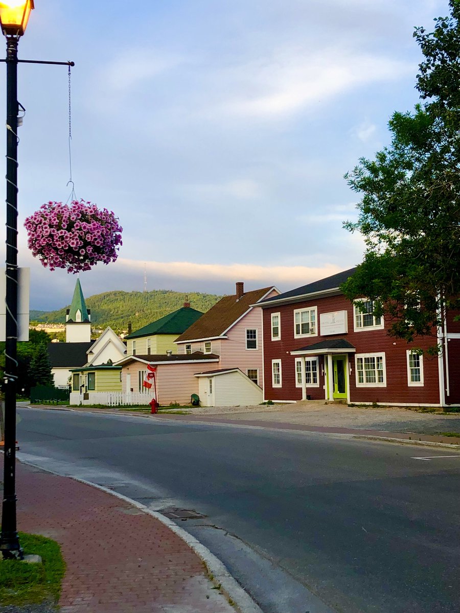 Feliz viernes, familia ☀️🫶✨ No olvidaros de ser felices . #Cornerbrook 🇨🇦