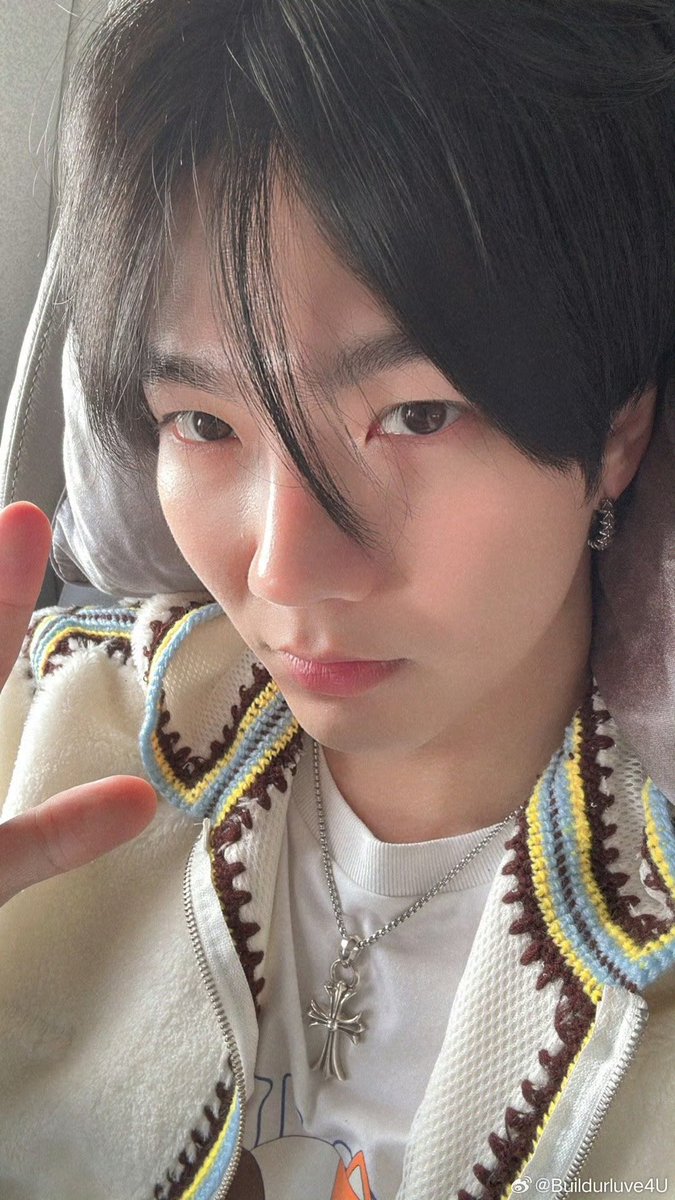 Weibo update [150923] 完美降落。✨💙 

#มาเก๊าเหน๋โหวเลทโกวบิวบิว 
#BuildJakapan <a href="/JakeB4rever/">BIU.</a> 
#Beyourluve