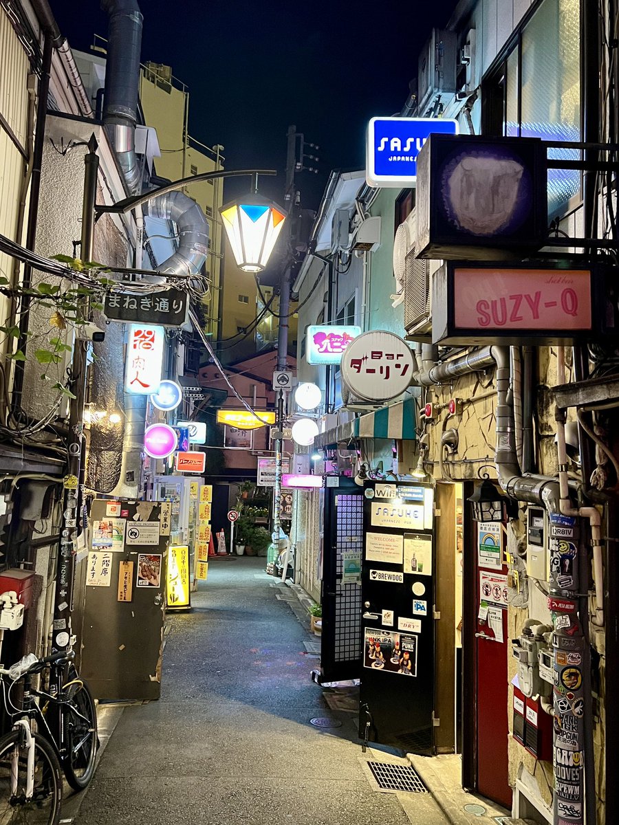 PeterMoruzzi's tweet photo. Golden Gai District, Shinjuku, Tokyo. Six narrow alleys of very small bars https://t.co/VugVuWc778