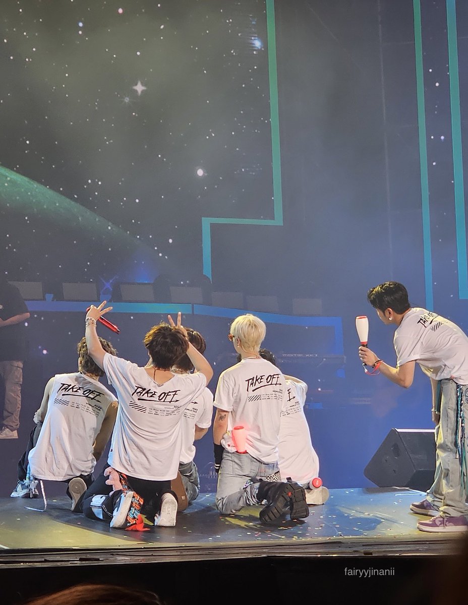 8주년 너무너무 축하해🎉
우리 아이콘 무대위에서 계속 반짝반짝 빛나줘❤️ 항상 응원할게🫶🏻 

#iKON #아이콘
#iKONIC과_iKON_8주년_우리의PANORAMA