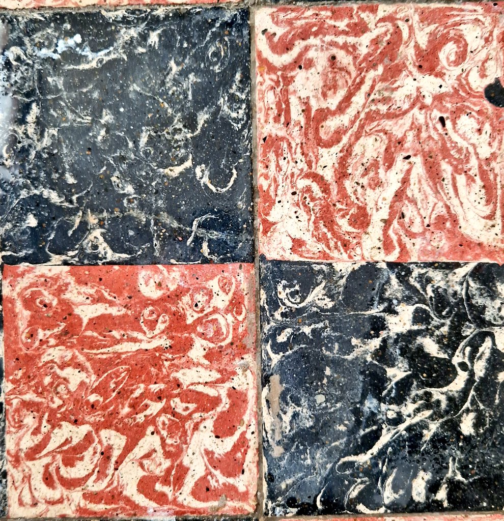 JeuDecide's tweet image. Les gens, j'ai besoin de vous 🧐

Je cherche désespérément ce type de carrelage pour terminer la rénovation de ma maison.

D'après Google ça s'appelle du variegato lombardo.

Retweetez svp 🙏 je suis prête à payer et me déplacer pour en avoir.

(Suite au tweet suivant)