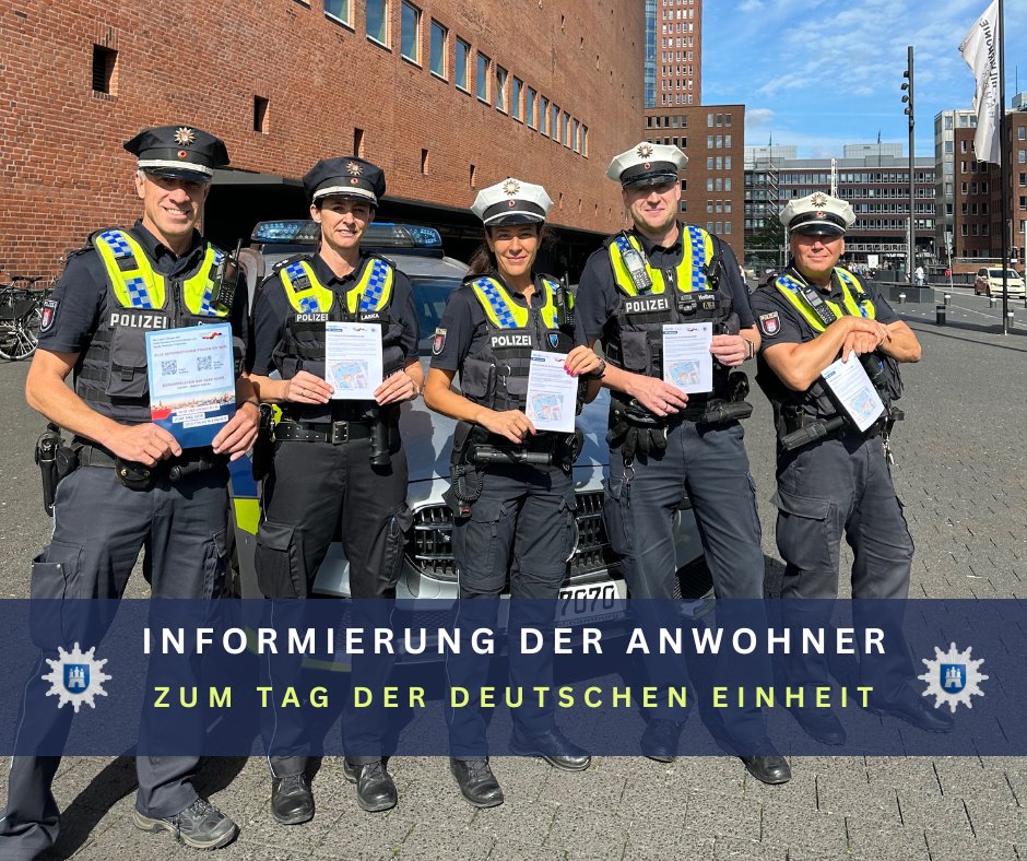 PolizeiHamburg's tweet photo. #tdeHH23
Am gestrigen Tage waren wir mit den Stadtteilpolizisten des #PK14 unterwegs, um die Anwohner rund um die #Elbphi und den #Michel über die kommende Einrichtung von Sicherheitsbereichen zum @tde_hamburg_23 zu informieren. 

Mehr Informationen dazu findet ihr hier:
Homepage Tag der deutschen Einheit: 
https://t.co/W6UPQAXcKD
Unsere Homepage zum Tag der deutschen Einheit:
https://t.co/VeH81uU8Hm