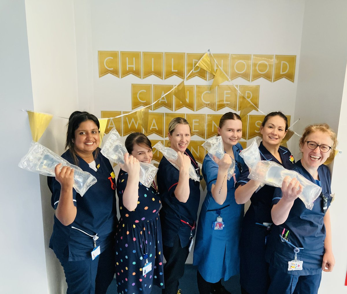 AuntyEmesis's tweet image. We’re half way through!! Here are a few of us utilising our fluid bags as weights for a quick (bicep) curl session 😊 💪🏻💪🏻@Roose_iqbal @the_learnaholic @PaedsNurseKate #CCAM #CircuitChallenge #TeamCircuit @Bham_Childrens @CCLG_UK 

justgiving.com/page/team-onco…

justgiving.com/page/team-onco…
