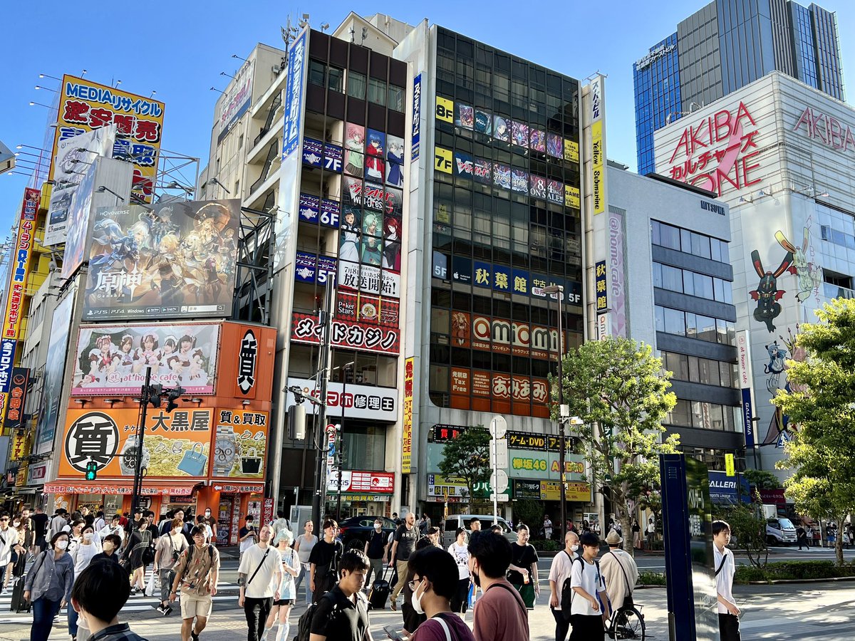 PeterMoruzzi's tweet photo. Akihabara Electric Town, Shinjuku, Tokyo. Center of video game electronics, manga, and anime in Japan https://t.co/aB49WBovmv