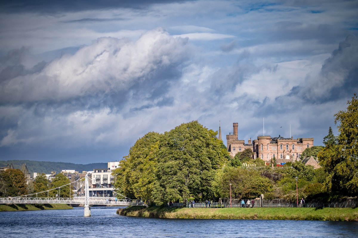 We would like to make you aware of following temporary traffic restrictions around #Inverness and #LochNess for Baxters #LochNessMarathon, River Ness 10K &amp; 5K on Sunday 1 October. 
The Infirmary Bridge will be closed to pedestrians &amp; cyclists 08.30-17.00.
bit.ly/3sKQ2tl